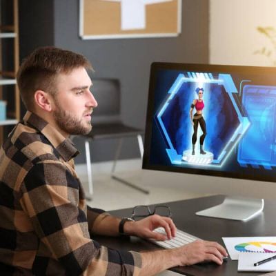 Ein Mann interagiert mit einer von einer künstlichen Intelligenz erzeugten Figur auf einem Computer, die alltägliche Anwendungen der von Skrivanek Baltic geförderten künstlichen Intelligenz illustriert.