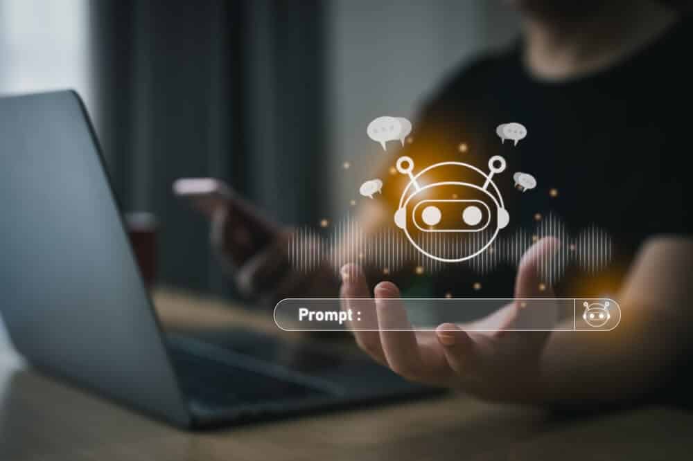 Persona pie datora un viedtālruņa, vizualizēts mākslīgā intelekta čatbots ar runas viļņiem un ikonu 'Prompt:', attēlojot Skrivanek interesi par mākslīgā intelekta regulējumu un tā integrāciju valodu tehnoloģijās.