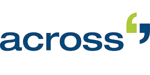 Across logotips ar zilu uzrakstu “across” un diviem pēdiņu simboliem zilzaļā krāsā logotipa augšējā labajā stūrī.