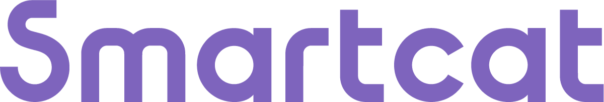 Smartcat logotips ar stilizētu violetu kaķa galvas simbolu un uzrakstu “Smartcat” modernā fontā.